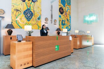 holiday inn suites kuwait salmiya