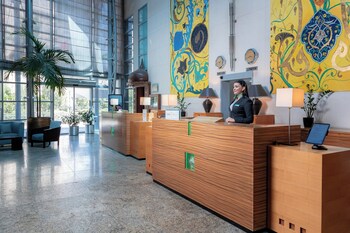 holiday inn suites kuwait salmiya