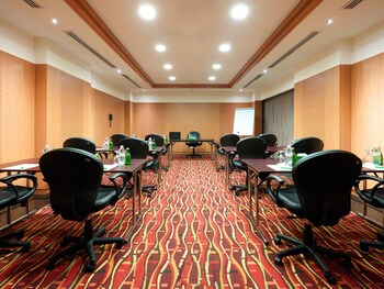 holiday inn suites kuwait salmiya