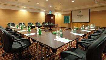 holiday inn suites kuwait salmiya