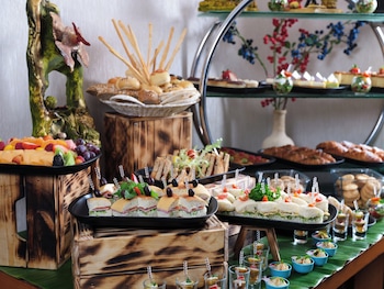 holiday inn suites kuwait salmiya