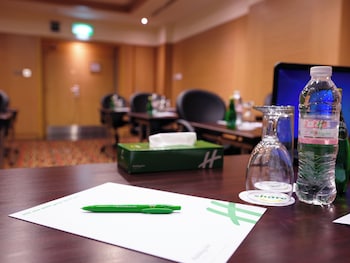 holiday inn suites kuwait salmiya