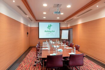 holiday inn suites kuwait salmiya