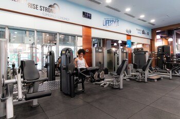 holiday inn suites kuwait salmiya