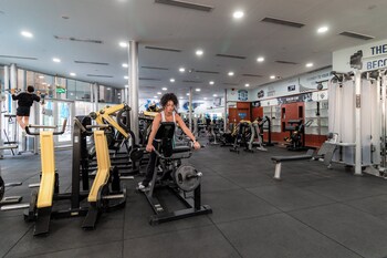 holiday inn suites kuwait salmiya