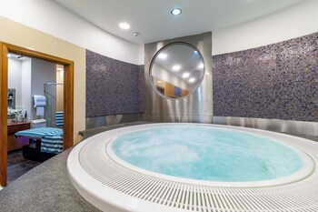 holiday inn suites kuwait salmiya
