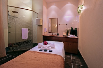 holiday inn suites kuwait salmiya