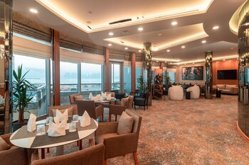 holiday inn suites kuwait salmiya