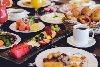 holiday inn suites kuwait salmiya