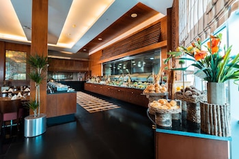holiday inn suites kuwait salmiya