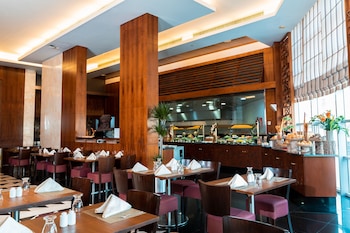 holiday inn suites kuwait salmiya