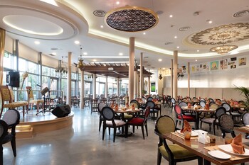 holiday inn suites kuwait salmiya