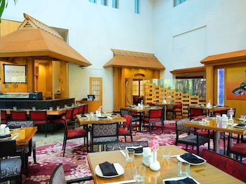 holiday inn suites kuwait salmiya