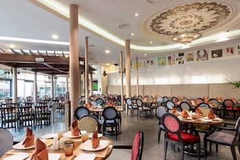 holiday inn suites kuwait salmiya