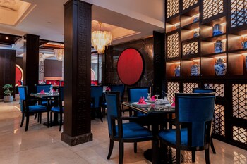 holiday inn suites kuwait salmiya