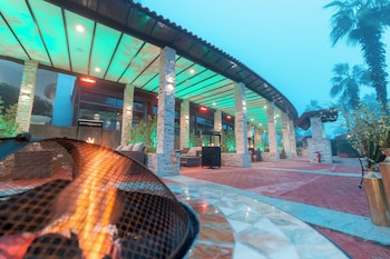 holiday inn suites kuwait salmiya
