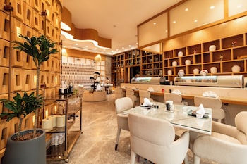 holiday inn suites kuwait salmiya