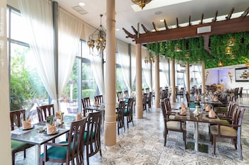 holiday inn suites kuwait salmiya