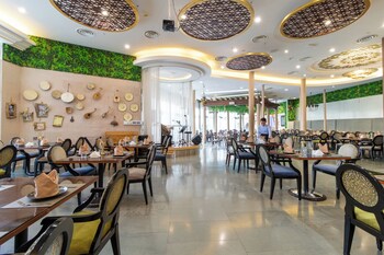 holiday inn suites kuwait salmiya