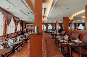 holiday inn suites kuwait salmiya