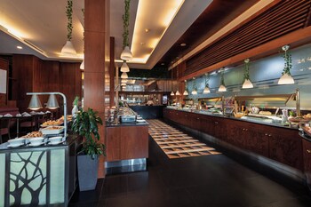 holiday inn suites kuwait salmiya