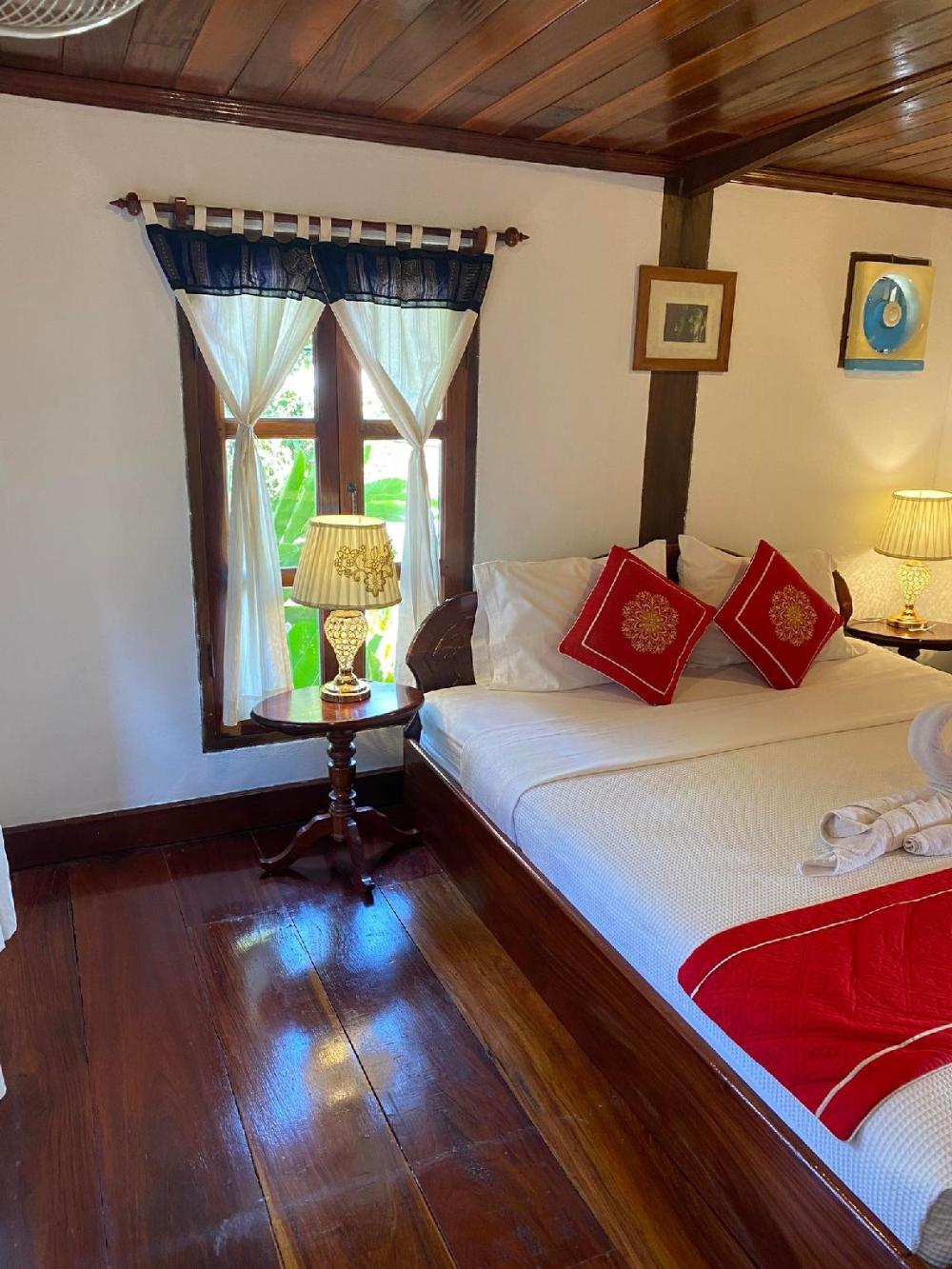 villa ouis namkhan riverside