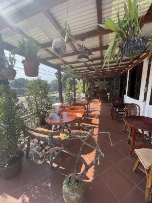 villa ouis namkhan riverside