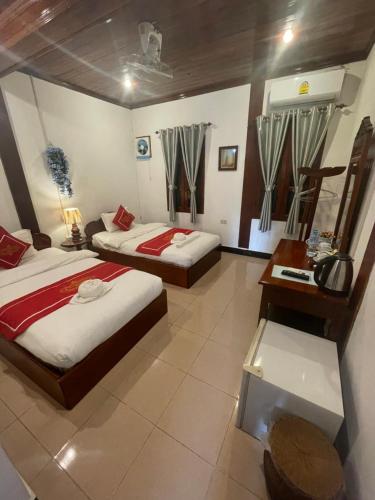 villa ouis namkhan riverside