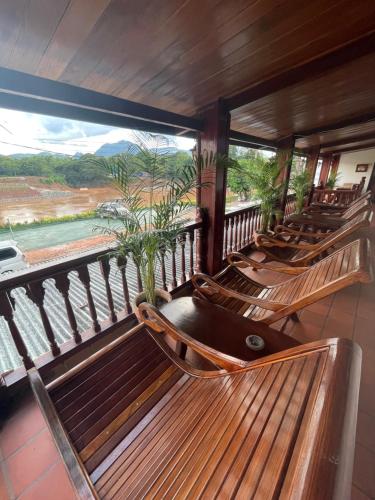 villa ouis namkhan riverside