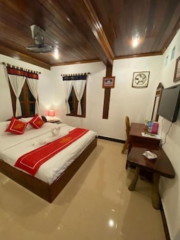 villa ouis namkhan riverside