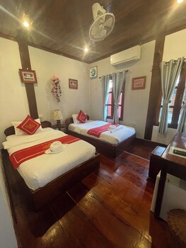 villa ouis namkhan riverside