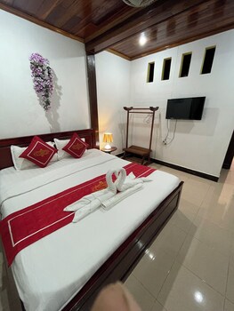 villa ouis namkhan riverside