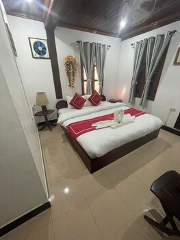 villa ouis namkhan riverside