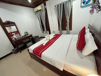 villa ouis namkhan riverside