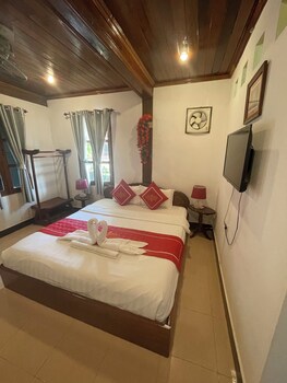 villa ouis namkhan riverside