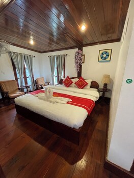 villa ouis namkhan riverside