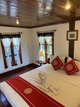 villa ouis namkhan riverside