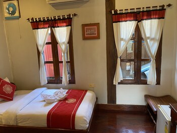 villa ouis namkhan riverside