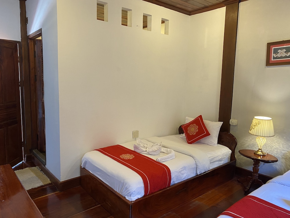 villa ouis namkhan riverside