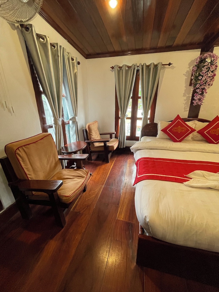 villa ouis namkhan riverside