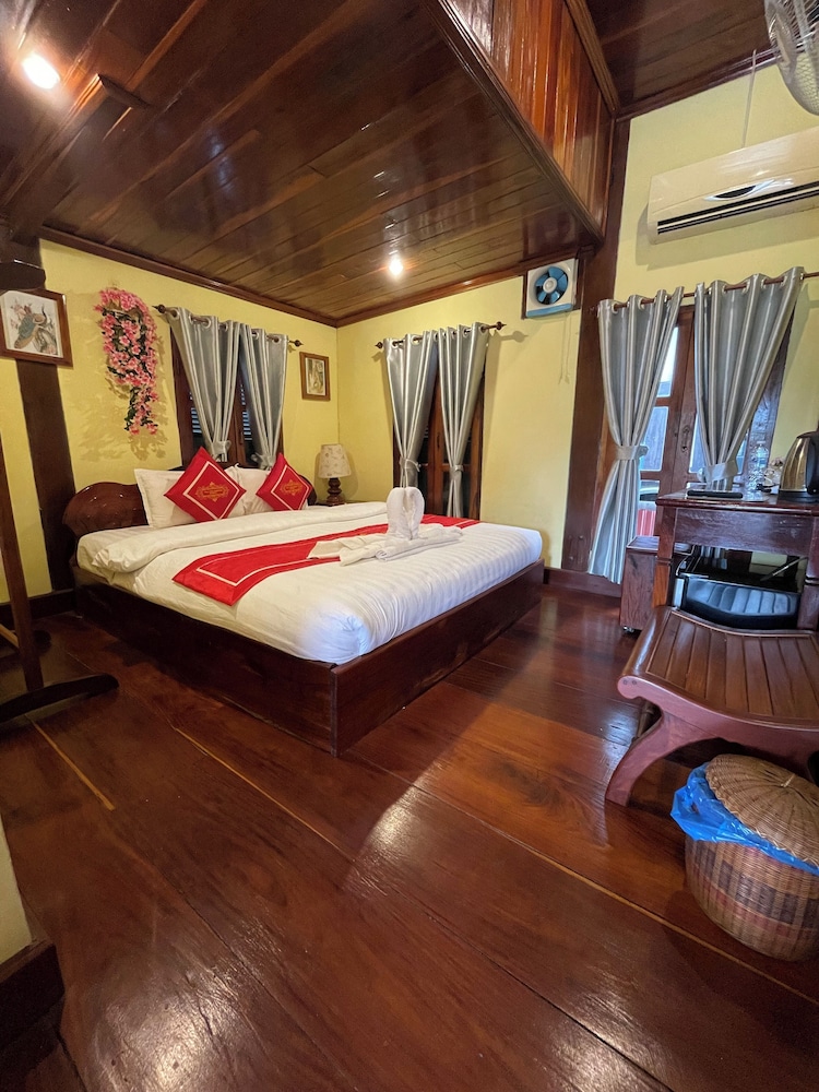 villa ouis namkhan riverside