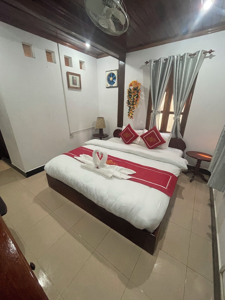 villa ouis namkhan riverside