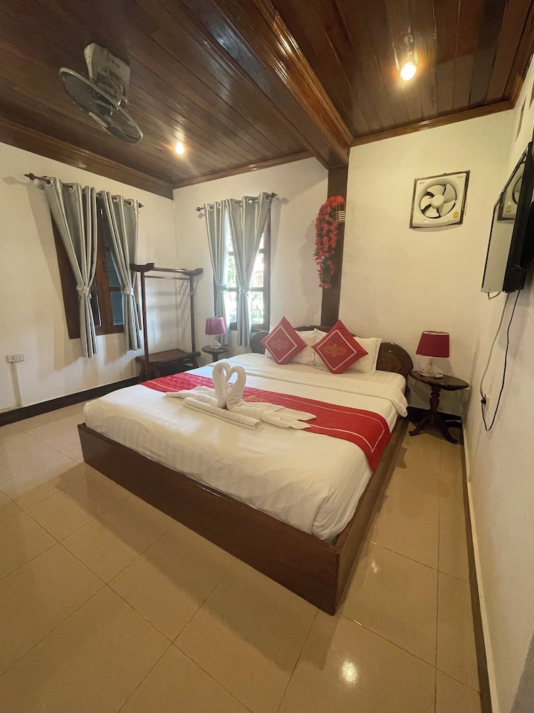 villa ouis namkhan riverside