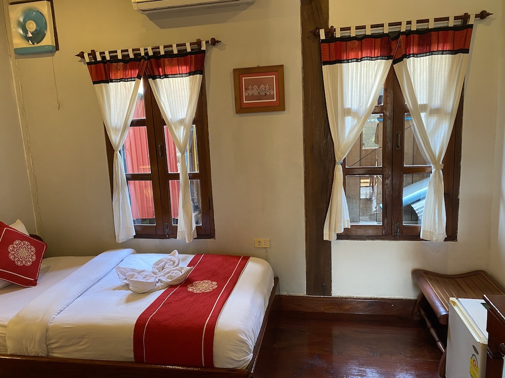 villa ouis namkhan riverside