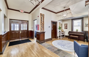 grand center apartments