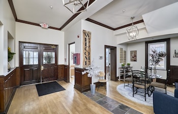 grand center apartments