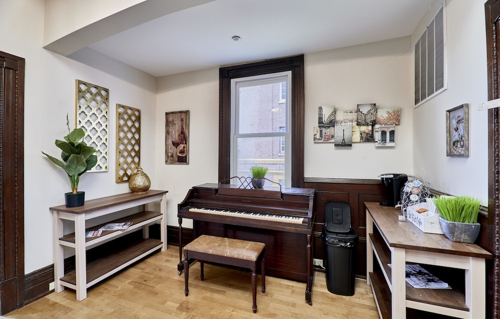 grand center apartments