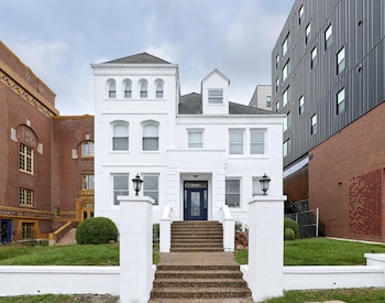 grand center apartments