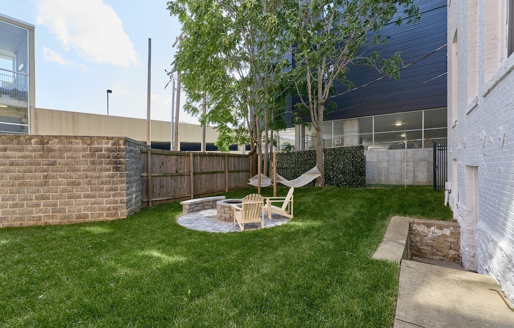 grand center apartments