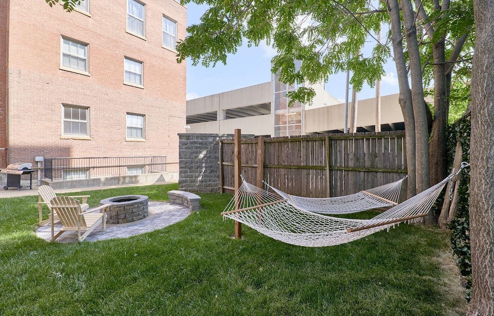 grand center apartments